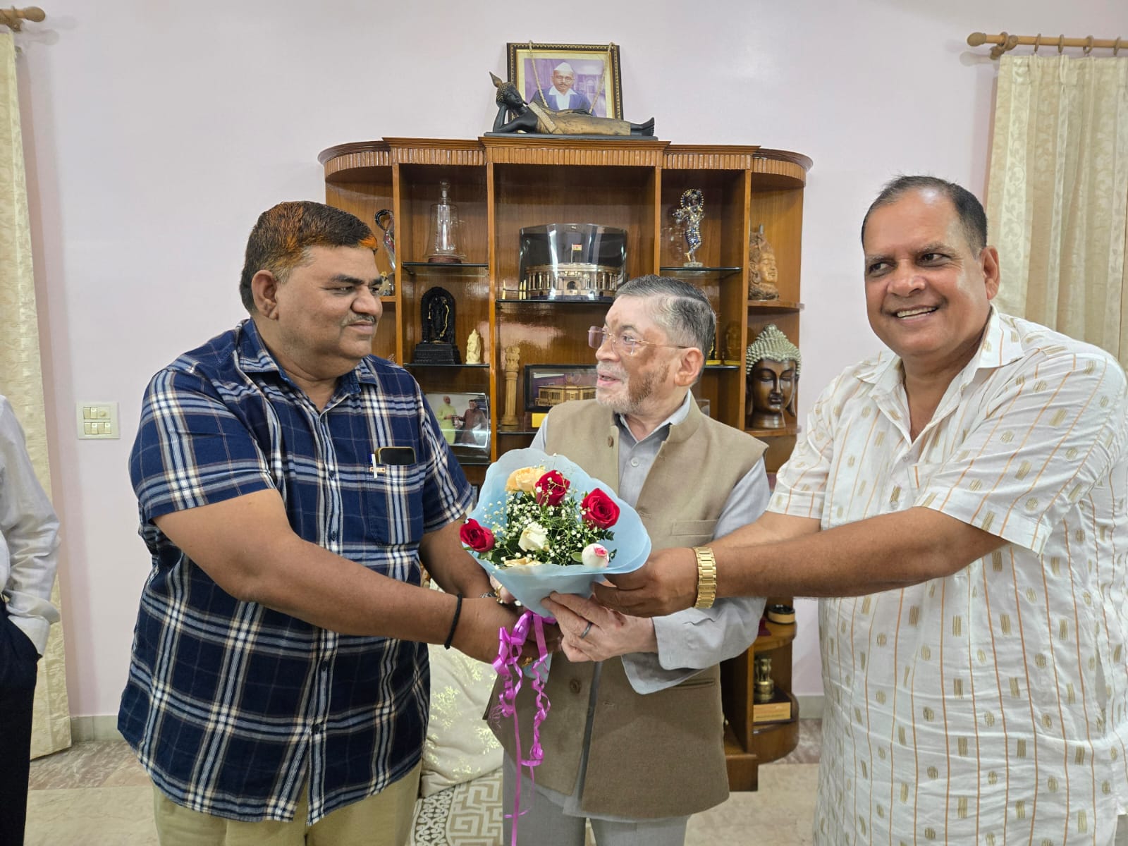 महामहिम राज्यपाल झारखंड के जन्मदिन के पश्चात भी शुभकामनाओं को देने के लिए लगी कतार।