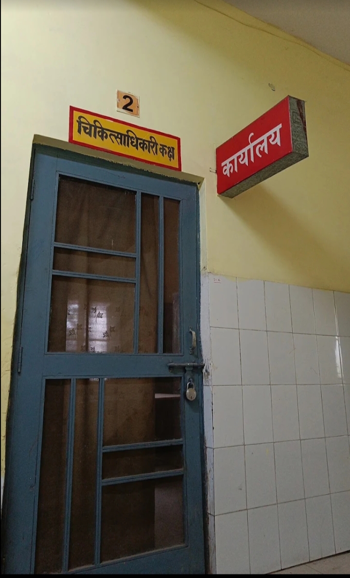 सरकारी अस्पताल में डॉक्टरों ने लिखी जमकर बाज़ार की दवाएं लोगों में आक्रोश 